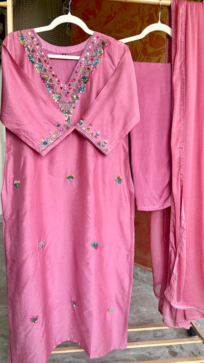 Pink Mul Chanderi V Neck Suit with Kantha Work