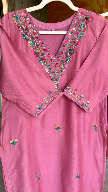 Pink Mul Chanderi V Neck Suit with Kantha Work